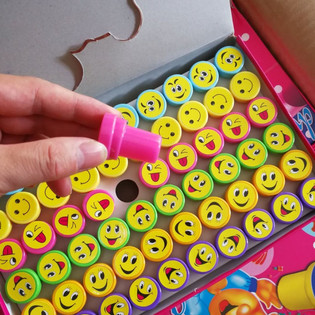 PEQUEÑOS SELLOS CON CARITAS (60 uds.)