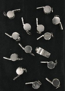 SILBATOS DE &Aacute;RBITRO DE METAL (100 uds.)