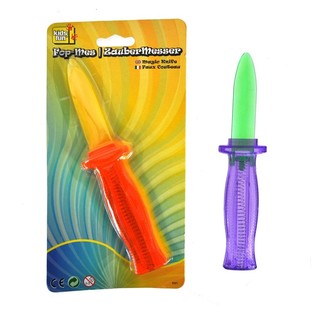 Cuchillo de broma / Cuchillo retr&aacute;ctil en tarjeta (24 uds.)